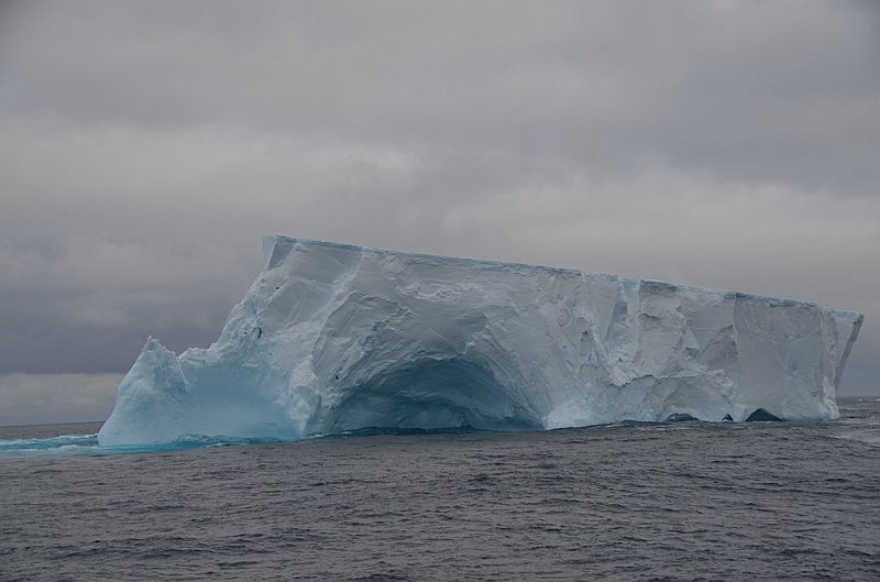 001_Antarctica_Peninsula_Iceberg.JPG
