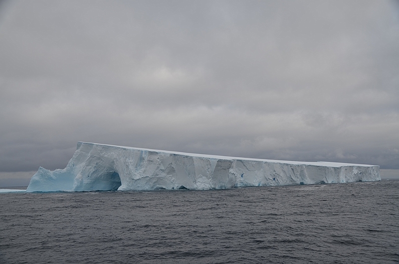 002_Antarctica_Peninsula_Iceberg.JPG