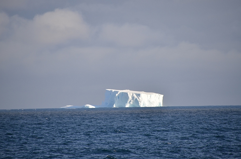 007_Antarctica_Peninsula_Iceberg.JPG