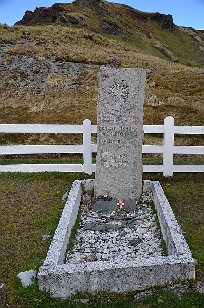 123_Antarctica_South_Georgia_Grytviken_Shackleton_Grave.JPG