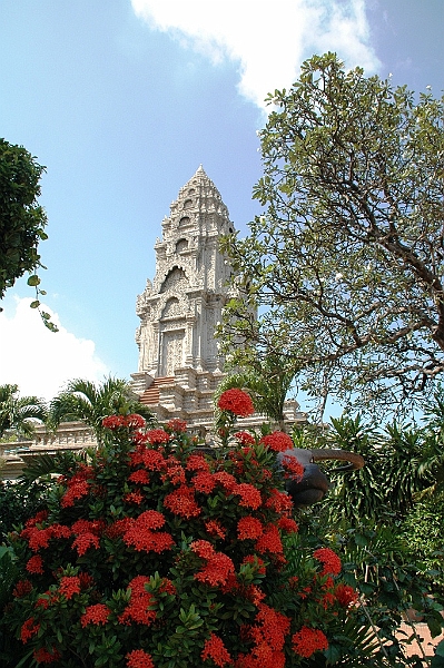 101_Cambodia_Phnom_Penh_Wat_Ounalom.JPG
