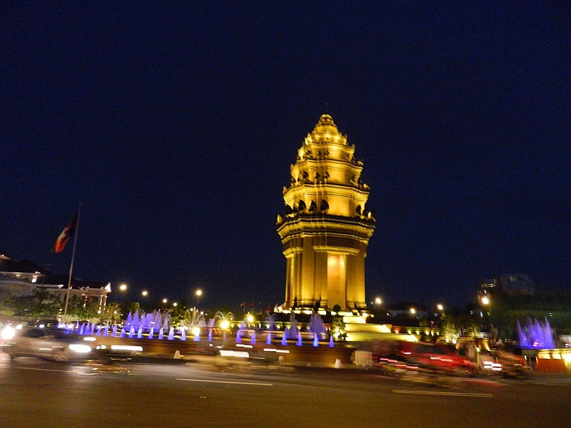 166_Cambodia_Phnom_Penh_Independence_Monument.JPG - 