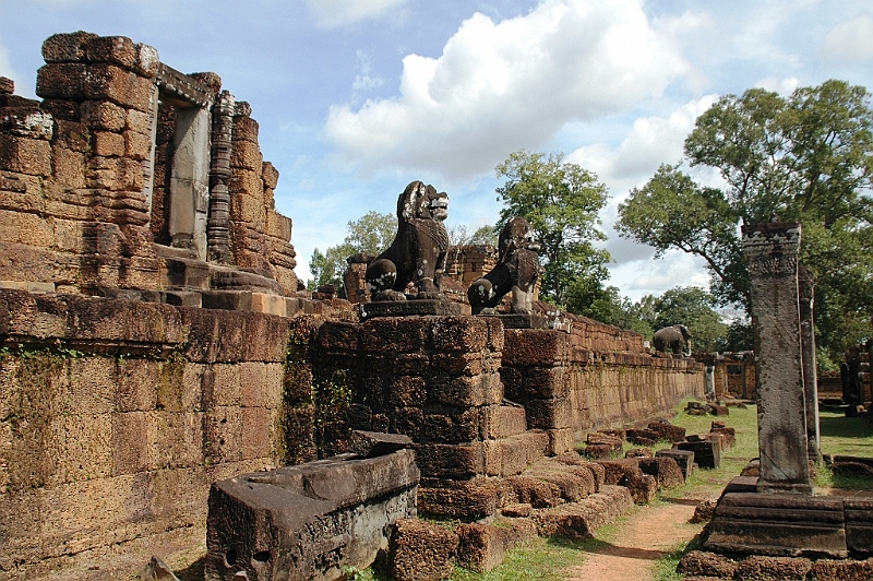 377_Cambodia_Angkor_East_Mebon.JPG
