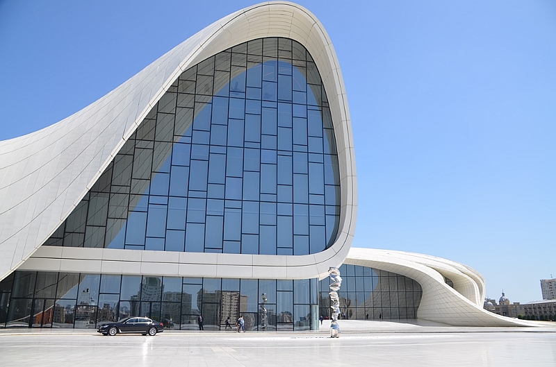 138_Azerbaijan_Baku_The_Heydar_Aliyev_Cultural_Center.JPG