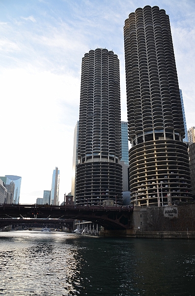 034_USA_Chicago_Marina_Towers.JPG