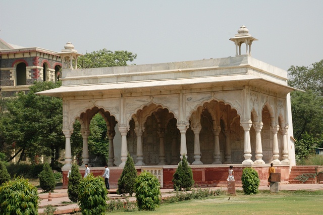 586_India_New_Delhi_Red_Fort.JPG