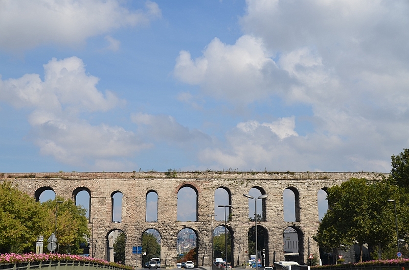 086_Istanbul_Aqueduct_of_Valens.JPG
