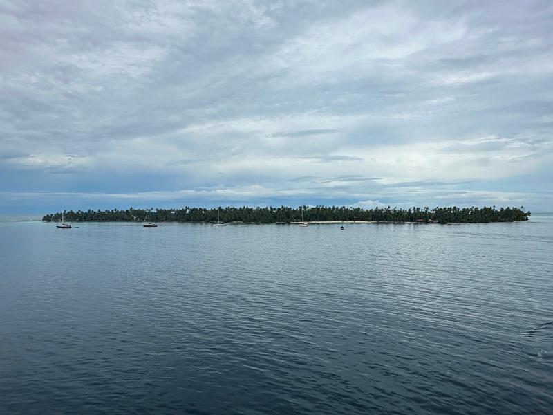031_Panama_Holandes_Cay_Beach.JPG