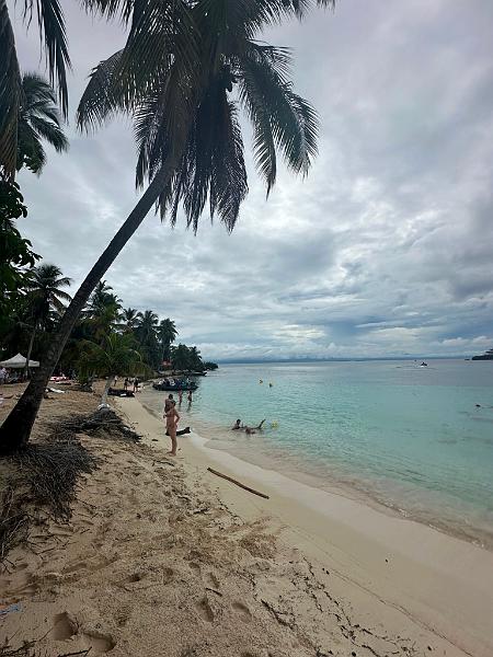 035_Panama_Holandes_Cay_Beach.JPG