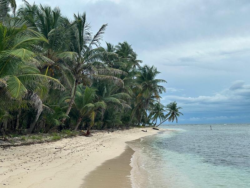 040_Panama_Holandes_Cay_Beach.JPG