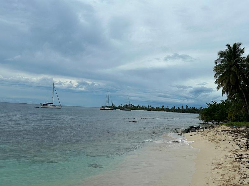 057_Panama_Holandes_Cay_Beach.JPG