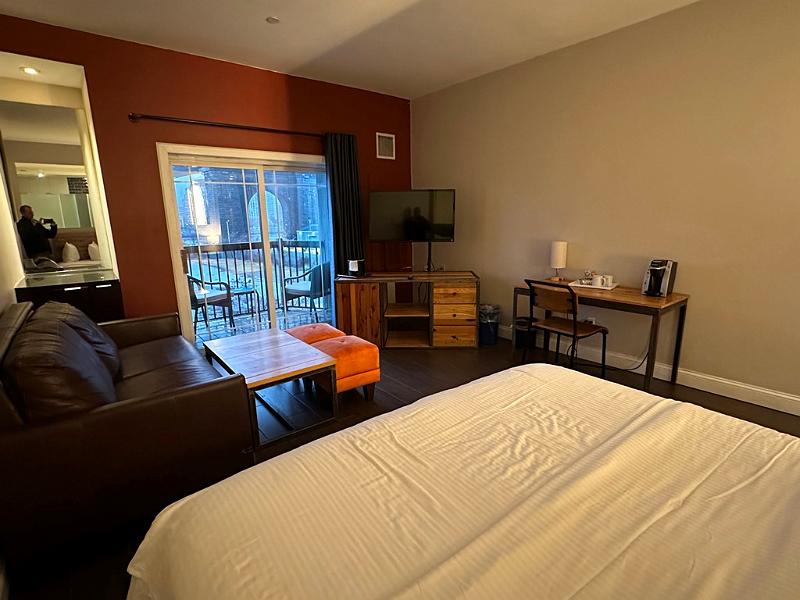004_USA_New_York_City_Ravel_Hotel.JPG