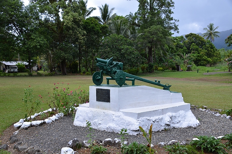 041_Papua_New_Guinea_Alotau_WWII_Memorial.JPG