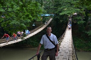 2017_03_Philippines_Bohol_Hanging_Bridge