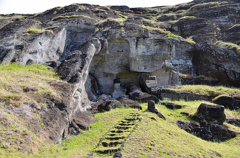 186_Chile_Easter_Island_Rano_Raraku.JPG
