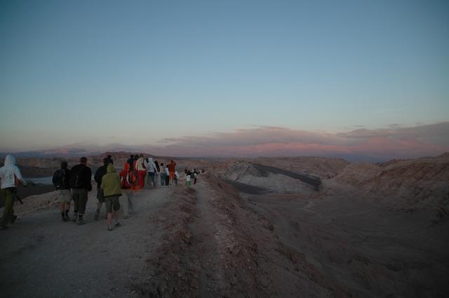 543_Chile_Atacama_Valla_de_la_Luna_Besucher.JPG