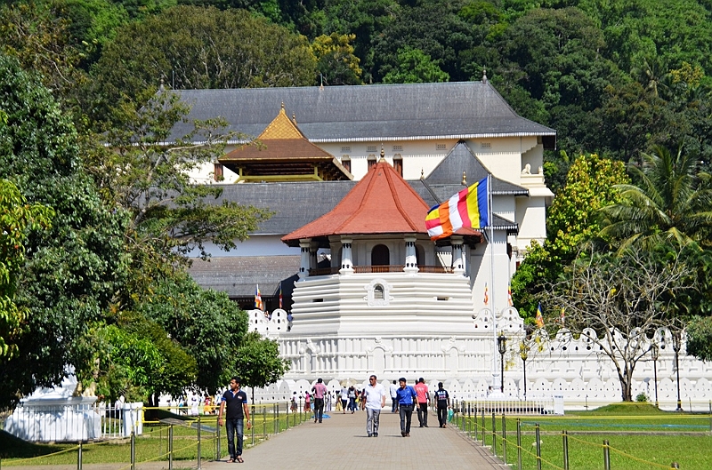 310_Sri_Lanka_Kandy_Temple_of_the_Sacred_Tooth.JPG