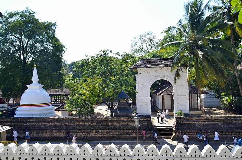 331_Sri_Lanka_Kandy_Temple_of_the_Sacred_Tooth.JPG